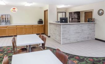 Super 8 by Wyndham Pekin/Peoria Area