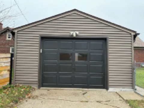 3-bedroom house in wonderful Erie with AC, WiFi