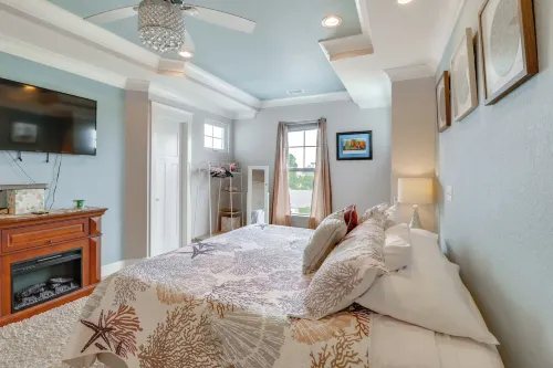Walk to Ocean: Group Getaway in Virginia Beach! - Condos