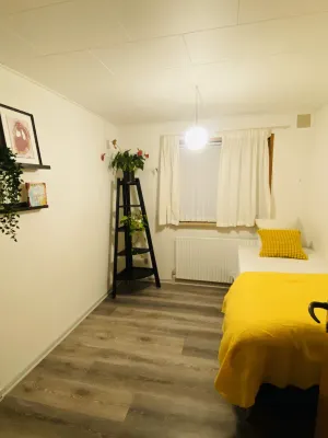 "Home Away From Home Hotel a 