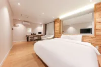 Gwangju Cheomdan Ilbeonji Hotel