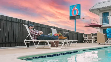 Motel 6 Hesperia, CA - East