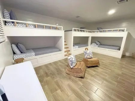 Cozy Beach House Getaway! Sleeps 12!