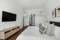 Fabu Posh B ~ Luxe Historic Palafox Balcony 1 BR