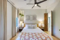 Mill Creek by Avantstay Modern Design, Patio, Hot Tub