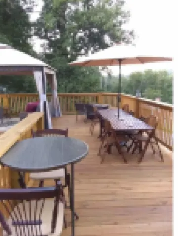 "Nomad" tiny home on 11 acre park-like farm