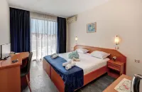 Amon Ra Hotel Family