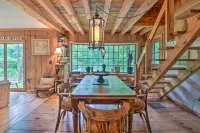 Serene Riverfront StayThe Mill River Cabin - Country Houses