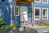 The Alpenglow Loft - 1 Bed/1Bath- Radiant Charmer
