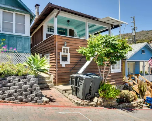 Walk to Beach: Catalina Gem w/ Deck! Hotels in Avalon