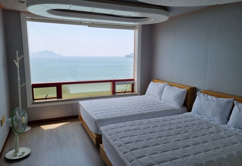 2. 남해 비치 호텔..