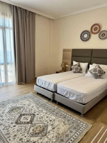 อัล มูเดย์นา โรงแรม - ติชี พลาจ โรงแรมใน