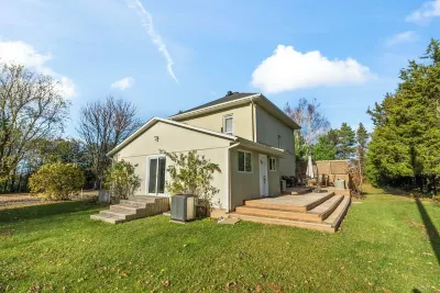 Spacious & Private! 3bdrm Beach Town Retreat with Huge Estate Yard! Hôtels à proximité de : Sauble Beach