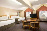 Canmore Inn & Suites Hotels near Grassi Lakes