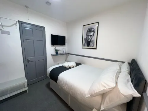 OYO Greenway Stays Hotels in Uxbridge