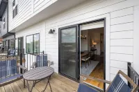 3 Bd 2.5 Bath Luxe Townhome w/ Garage in Downtown Lynchburg!