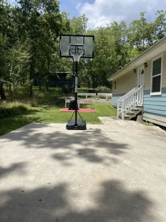 Delightful 4-bedroom house in Coldspring with AC, WiFi