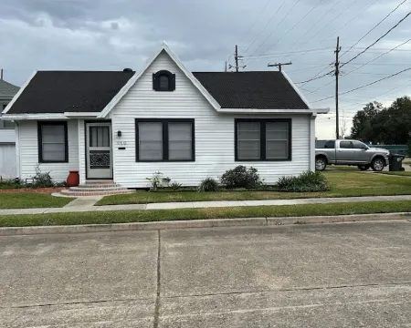Charming 3-bedroom house with AC, WiFi in serene Houma Hotels in Houma