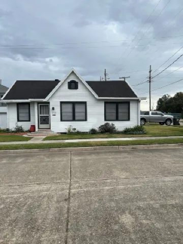 Charming 3-bedroom house with AC, WiFi in serene Houma