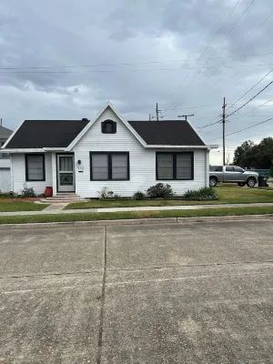 Charming 3-bedroom house with AC, WiFi in serene Houma