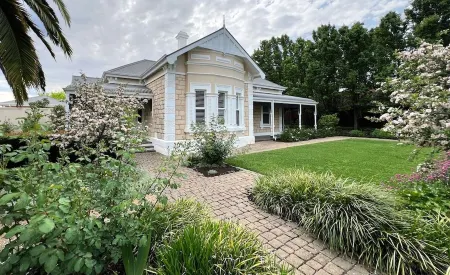 Tanunda House - Luxury 5 BR in Barossa Wine Region