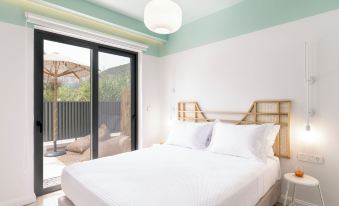 13 Keys Suites