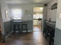 Charming 3-bedroom house steps from Lake Shore Park in Ashtabula with WiFi, AC 애슈터뷸라 호텔