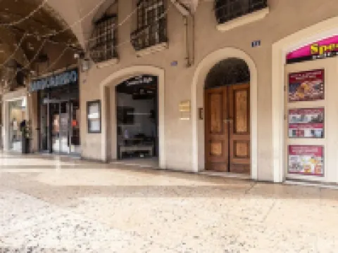 [Piazza Martiri]-In pieno centro sotto al Castello Hotels in Carpi