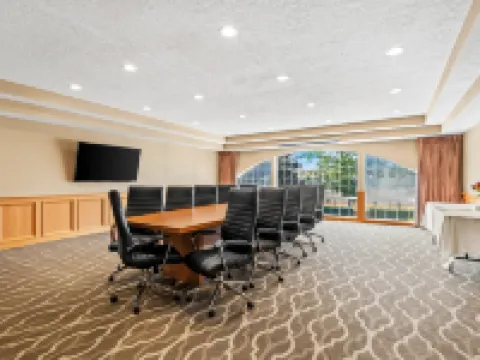 Comfort Suites Linn County Fairground and Expo