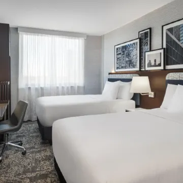 DoubleTree by Hilton Long Island City New York Отели рядом с достопримечательностью «Мидтаун-Ист»