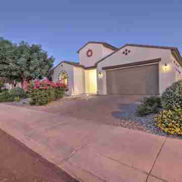 Modern Azure Home w/ Beautiful Patio, Pool & Spa! Hotel Exterior