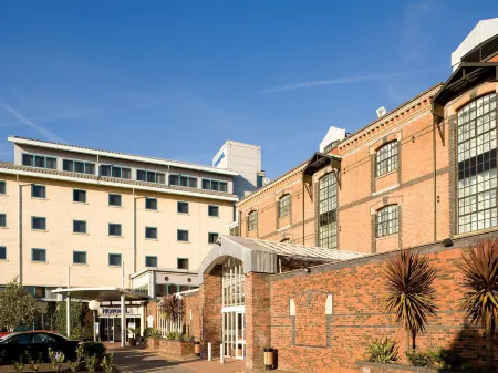 Novotel Cardiff Centre Отели рядом с достопримечательностью «Андерсон Филдс»