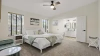 The Oak Hideaway Pet Friendly 3Bd! - Bungalows