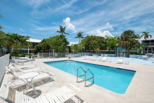 Tropical 2BR/2BA Getaway in Gorgeous Key Largo, Pool, Kayak, Lagoon, Marina,