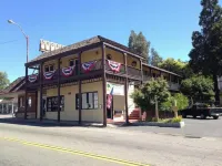 #10 1938 Historic Downtown Apt - King Bed- Kitchen