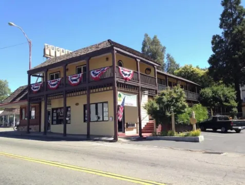 #10 1938 Historic Downtown Apt - King Bed- Kitchen