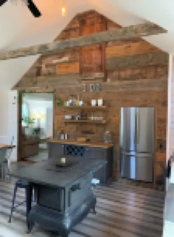 5 Bed 2Bath Fully Remodeled Farmhouse Near Beaches, Portland, Airport & Hiking