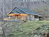 5 Minute Walk to Horse Creek Marina