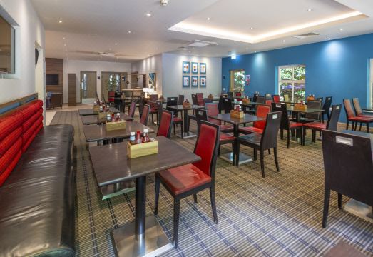 홀리데이 인 익스프레스 톤턴의 깔끔한 객실 인테리어 이미지