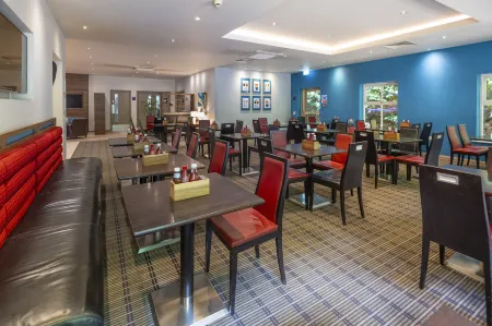 Holiday Inn Express Taunton East Отели в г. Стейплгров