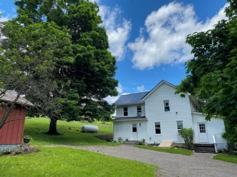 Charming pet friendly house in the Finger Lakes nestled in Keuka Park, NY.
