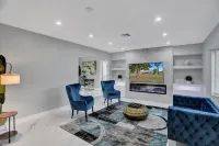LUX 6BR 4Bath Htd Pool & Jacuzzi Mini Golf G-Room