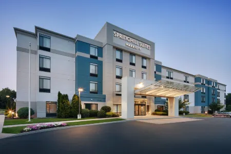 SpringHill Suites Hartford Airport/Windsor Locks Отели в г. Виндзор Локс