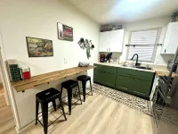 Base Camp Cottage 커크스빌 호텔