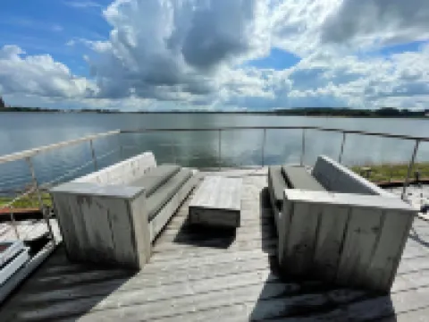 Houseboat Walfisch for 5 pers, with roof terrace in Schleswig โรงแรมในชเลสวิก