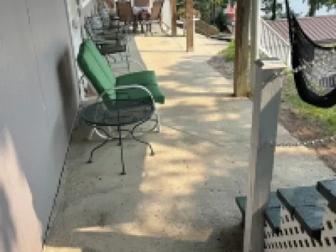 Cozy apartment on Keuka Lake, close to Keuka College, wineries and breweries. Hotels in Jerusalem