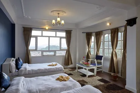 Brookside Hospitality Service (Private Rooftop House, Ichangu Branch) Отели в г. Nagarjun