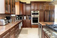 4-bedroom house in charming quiet Harbour Ridge with AC, WiFi. Relax and unwind Hotels in Island Harbour