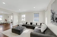 Capacity for 20 people near the airport Hotels in Hillside