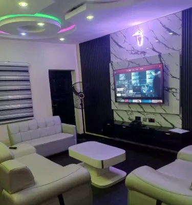 Vitaluxury is a secured apartment with 5min drive to airport with 2hrs power s Hotels in Agege